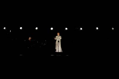 Céline Dion med comeback i spektakulær OL-seremoni